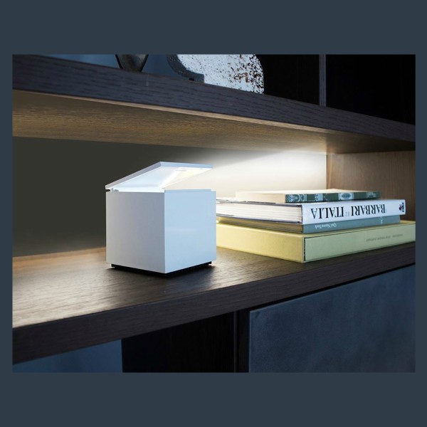 Lampada da tavolo Cuboluce Led bianco di Cini & Nils in tecnopolimeri SKU:136L